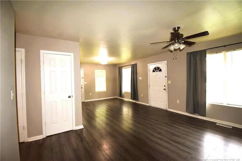 6158 Lonestar Rd, Fayetteville, NC 28303