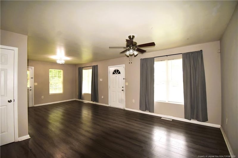 6158 Lonestar Rd, Fayetteville, NC 28303