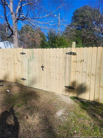 6158 Pine St, Fayetteville, NC 28311