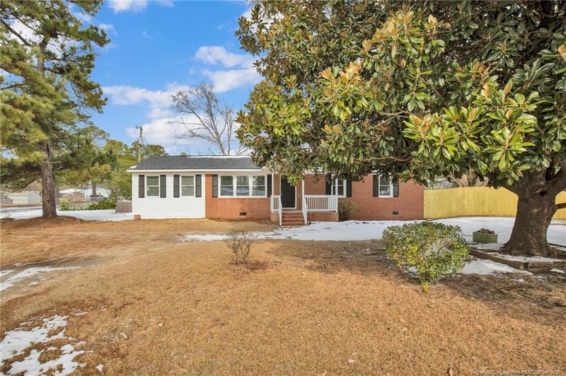 6158 Pine St, Fayetteville, NC 28311