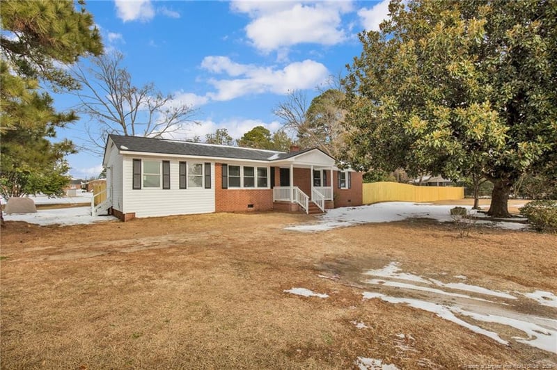 6158 Pine St, Fayetteville, NC 28311