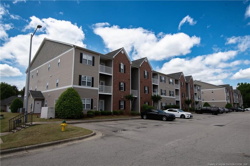 616 Marshtree Ln, Fayetteville, NC 28314
