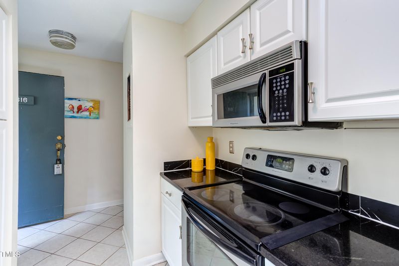 616 Pine Ridge Pl, Raleigh, NC 27609