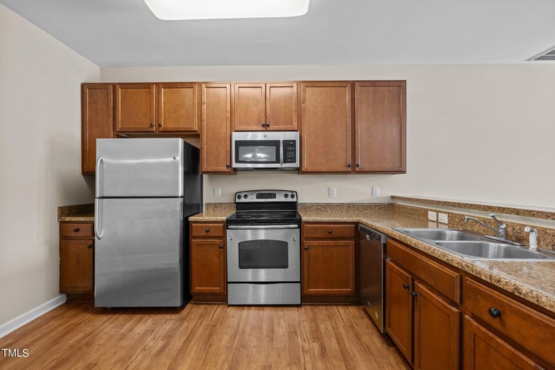 6161 Neuse Wood Dr, Raleigh, NC 27616