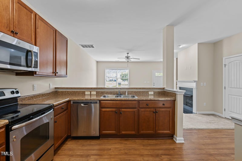 6161 Neuse Wood Dr, Raleigh, NC 27616