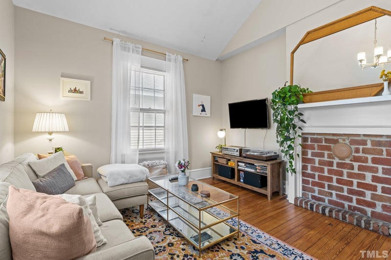 617 Hinsdale St, Raleigh, NC 27605