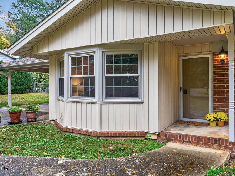 617 Lakeside Dr, Raleigh, NC 27606