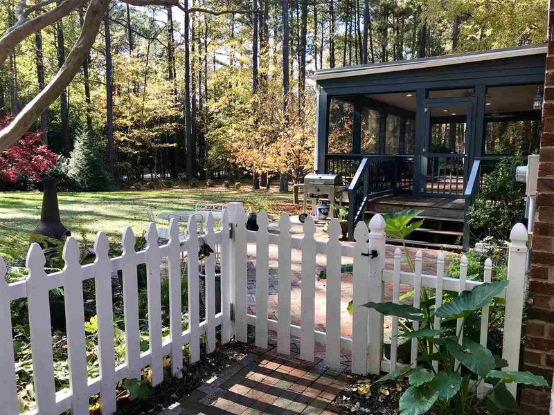 617 Misty Isle Pl, Raleigh, NC 27615