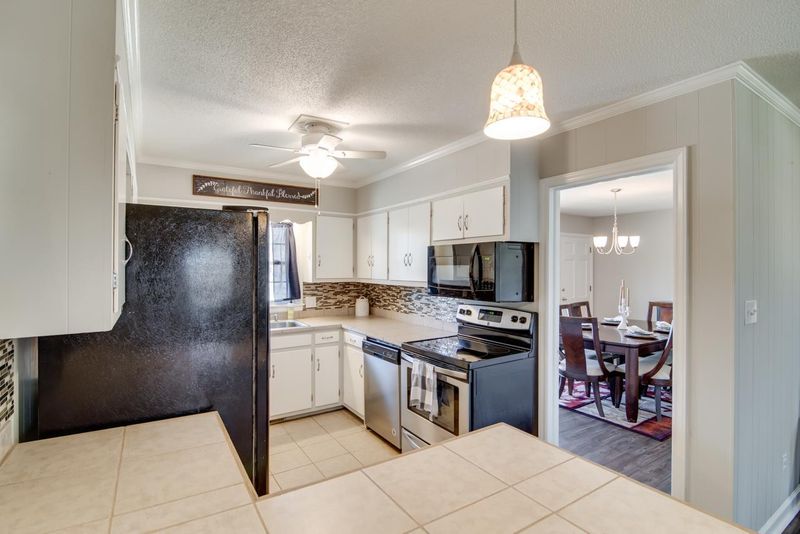617 Paris St, Graham, NC 27253