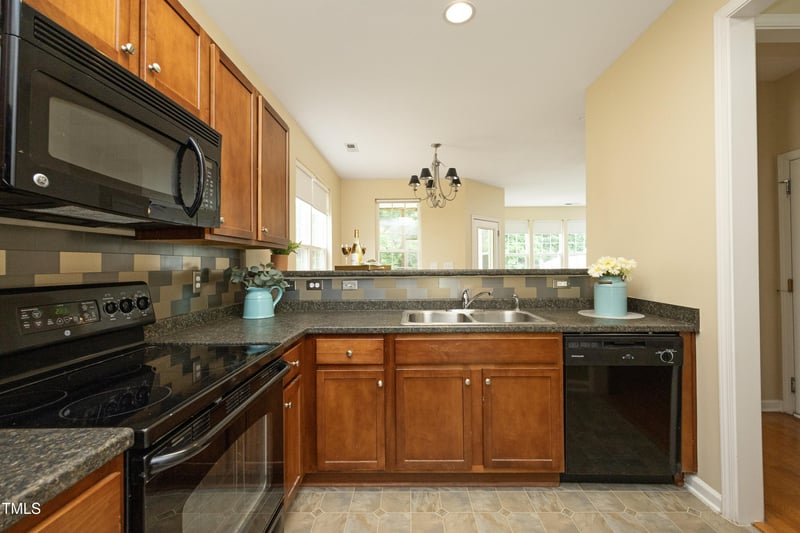 617 Woodson Dr, Clayton, NC 27527