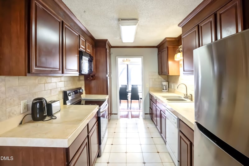 618 Applecross Dr, Cary, NC 27511