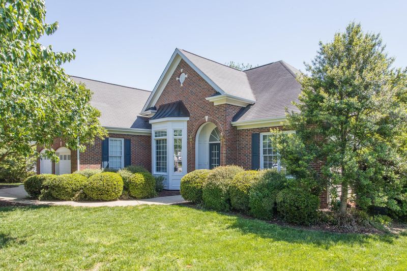 618 Canon Gate Dr, Cary, NC 27518
