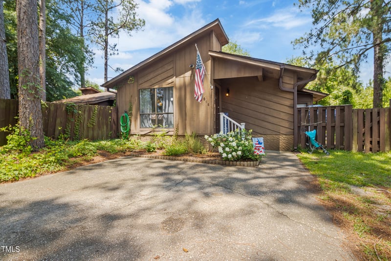 618 Mosswood Ln, Fayetteville, NC 28311
