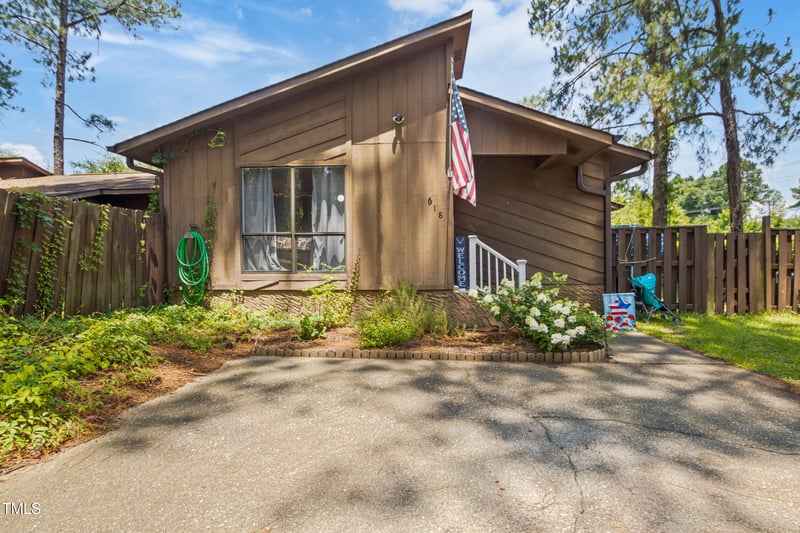 618 Mosswood Ln, Fayetteville, NC 28311