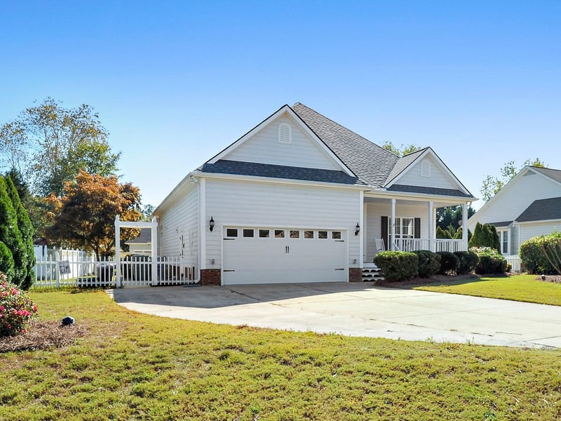 618 Occoneechee Dr, Fuquay Varina, NC 27526