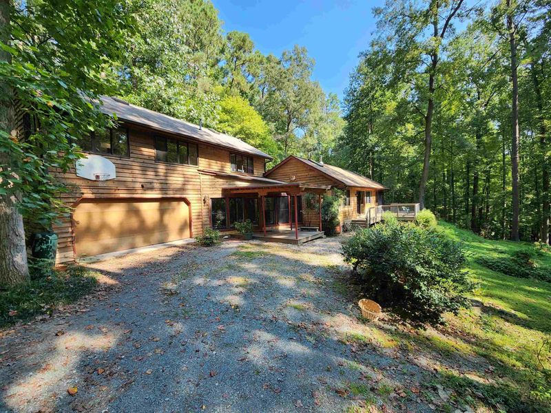 618 Rosswood Rd, Chapel Hill, NC 27516