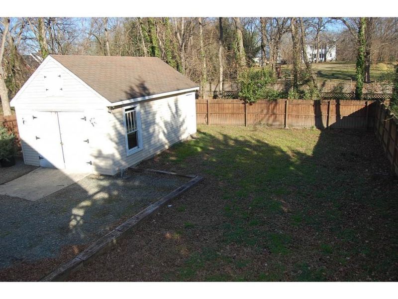 618 Trollinger St, Burlington, NC 27215