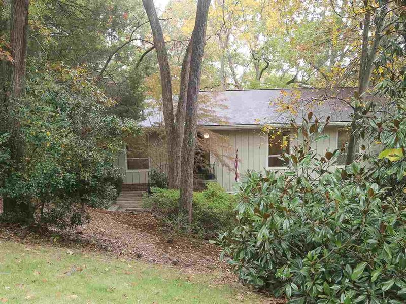 618 Wells Ct, Chapel Hill, NC 27514