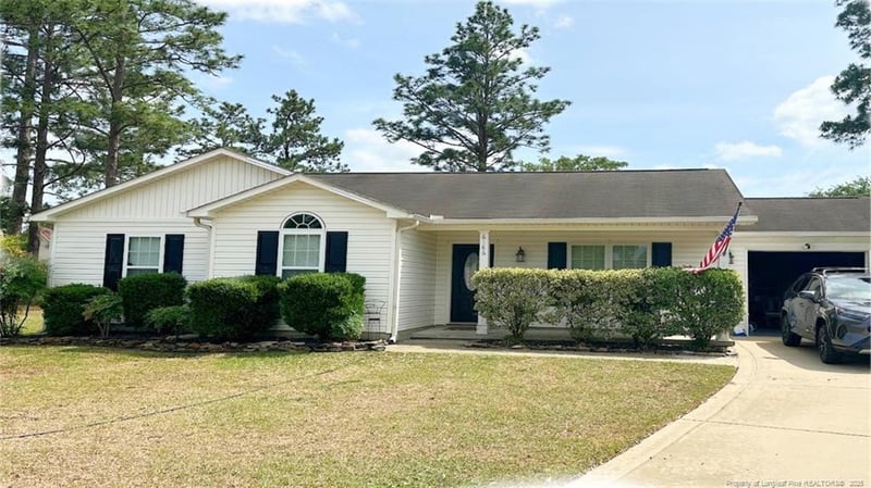 6186 Birchbrook Dr, Hope Mills, NC 28348