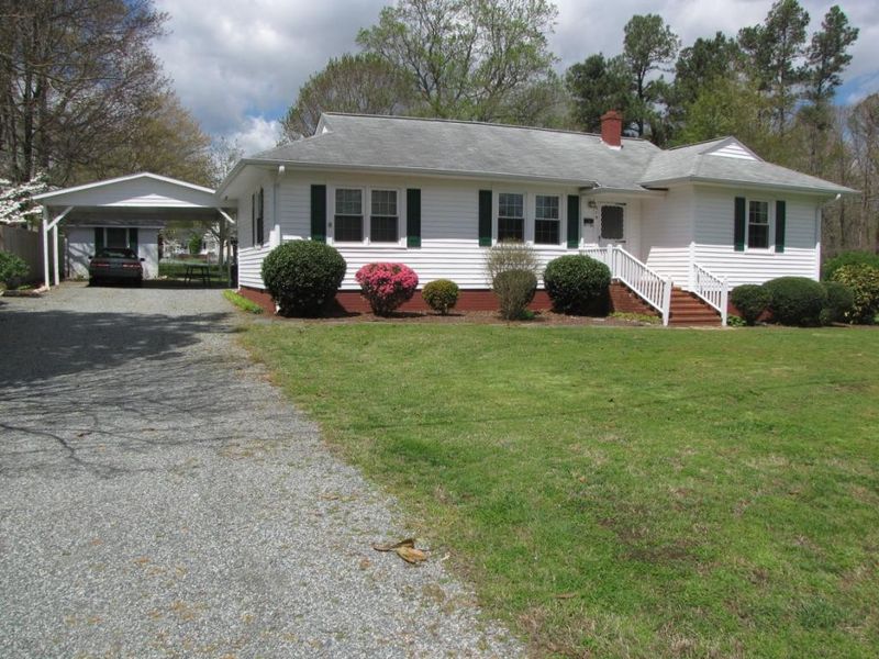 619 N Charles St, Mebane, NC 27302
