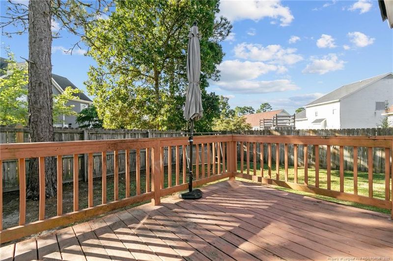 619 Fairbluff Dr, Hope Mills, NC 28348