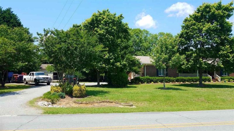 619 E Sanders St, Four Oaks, NC 27504