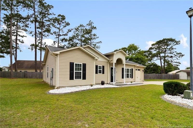 6191 Birchbrook Dr, Hope Mills, NC 28348