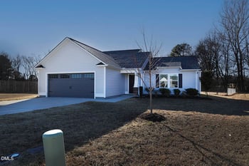 62 Flip Flop Cir, Four Oaks, NC 27524