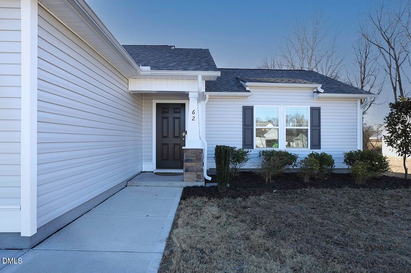 62 Flip Flop Cir, Four Oaks, NC 27524