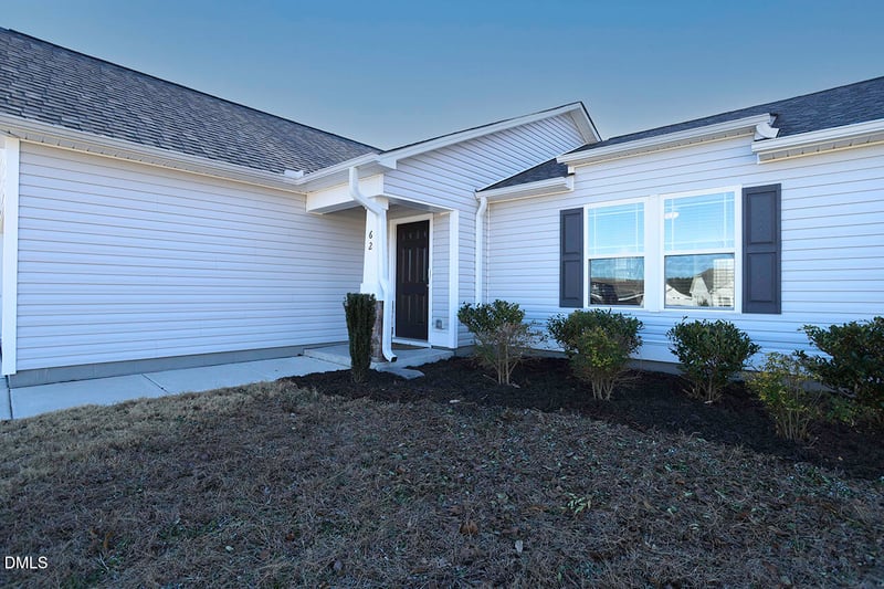 62 Flip Flop Cir, Four Oaks, NC 27524