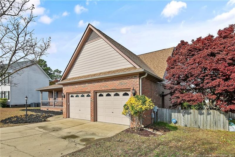 620 Fairbluff Dr, Hope Mills, NC 28348