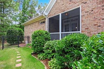 620 Sippihaw Oaks Dr, Fuquay Varina, NC 27526