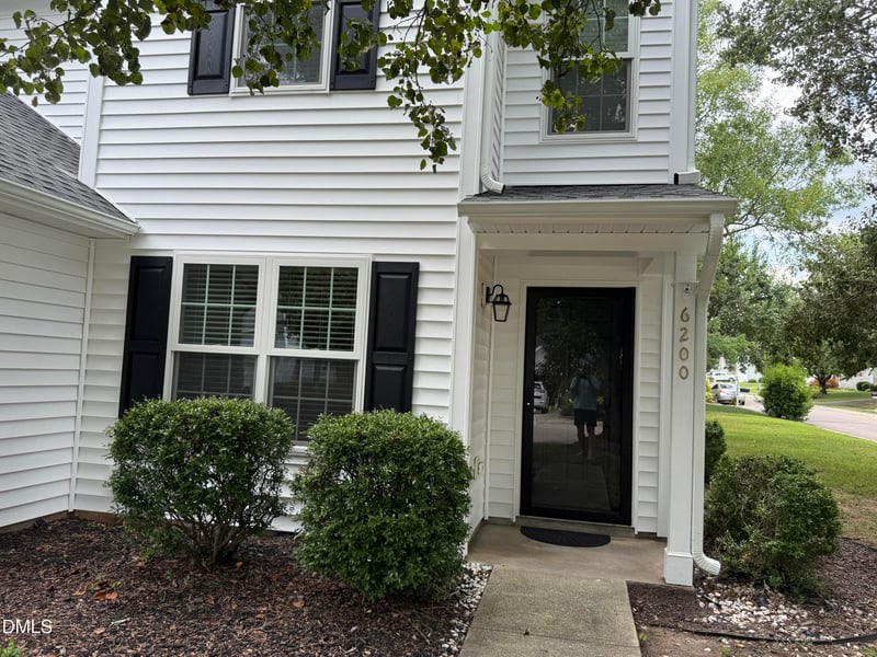 6200 Saybrooke Dr, Raleigh, NC 27604