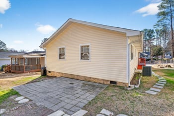 6201 Barrington Village Ln, Raleigh, NC 27610