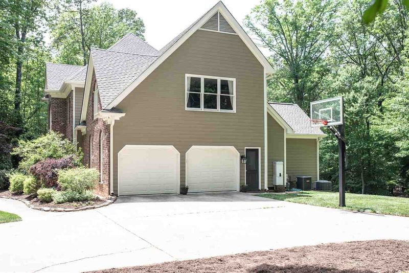 6201 Therfield Dr, Raleigh, NC 27614
