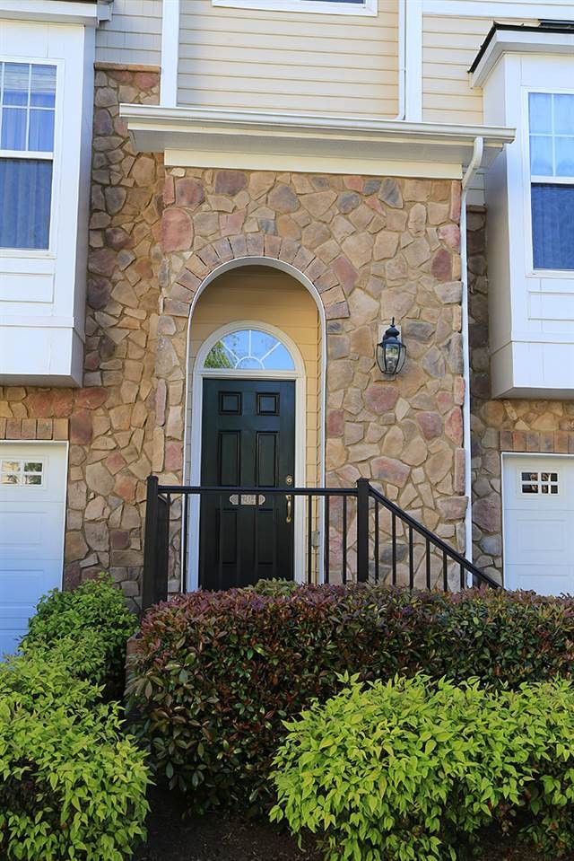 6204 Braidwood Ct, Raleigh, NC 27612