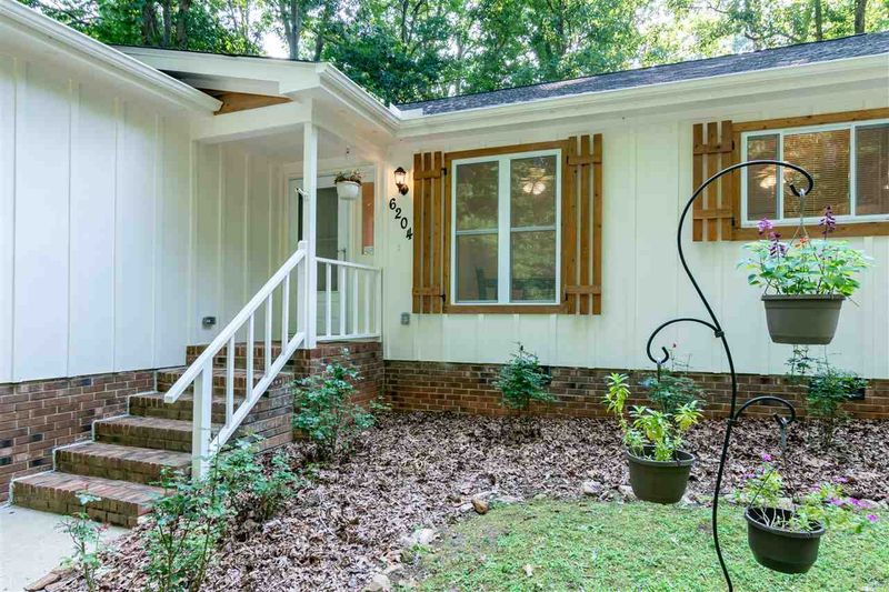 6204 Dresden Ln, Raleigh, NC 27612