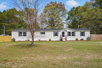 6204 Twiggs Ct, Hope Mills, NC 28348