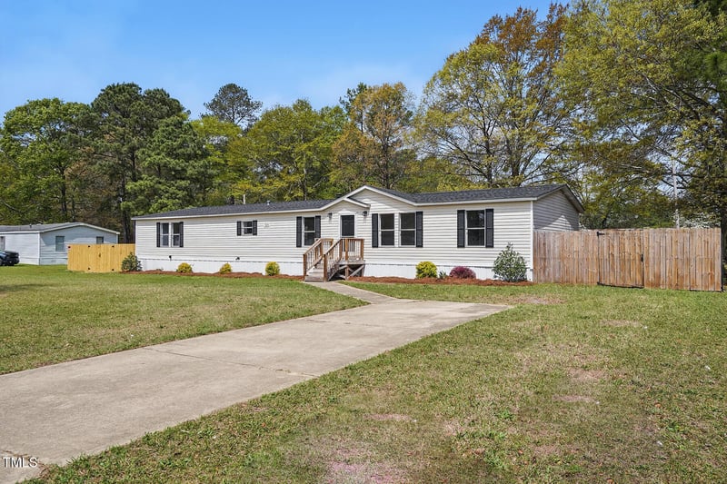 6204 Twiggs Ct, Hope Mills, NC 28348