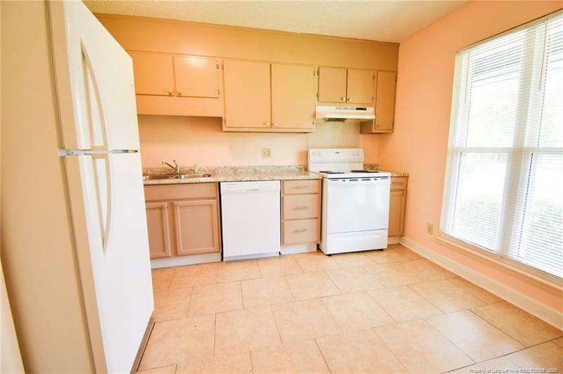 6208 Birchbrook Dr, Hope Mills, NC 28348