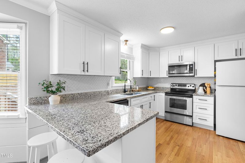 6208 Gainsborough Dr, Raleigh, NC 27612