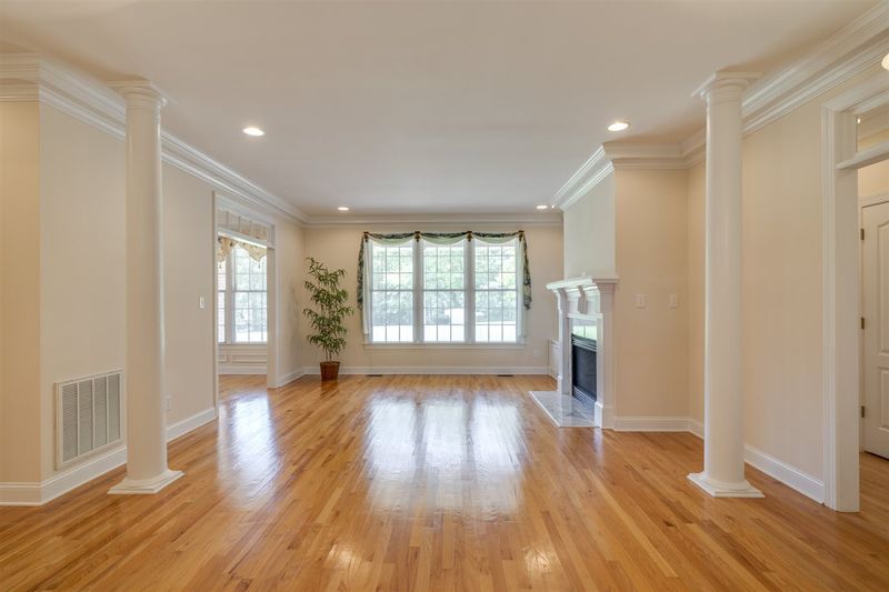 6209 Heatherstone Dr, Raleigh, NC 27606