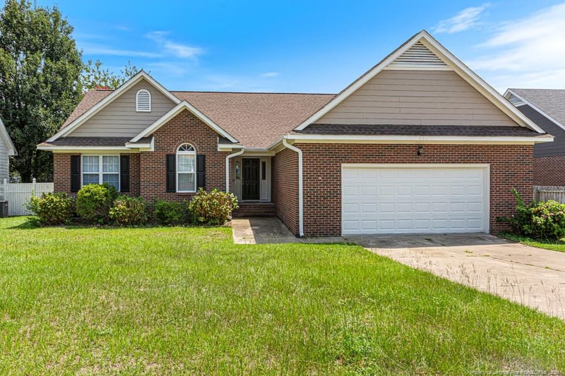 621 Connaly Dr, Hope Mills, NC 28348