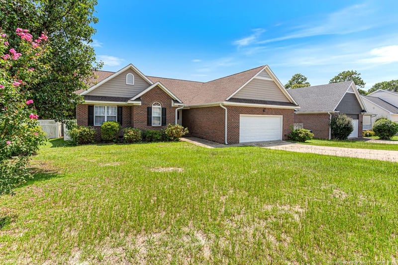 621 Connaly Dr, Hope Mills, NC 28348