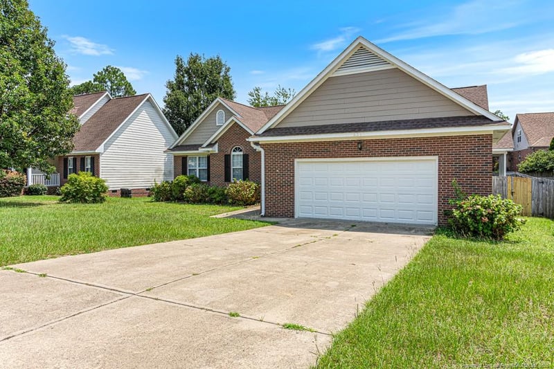 621 Connaly Dr, Hope Mills, NC 28348