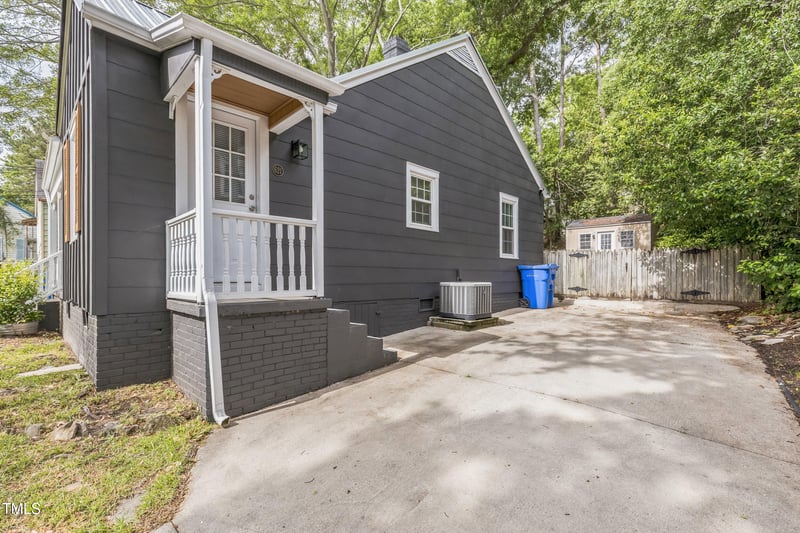 621 Greenland Dr, Fayetteville, NC 28305