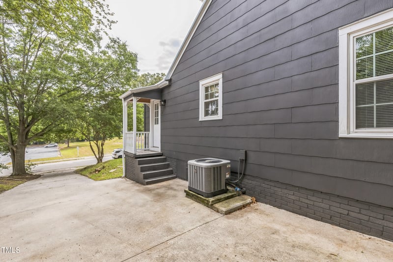621 Greenland Dr, Fayetteville, NC 28305