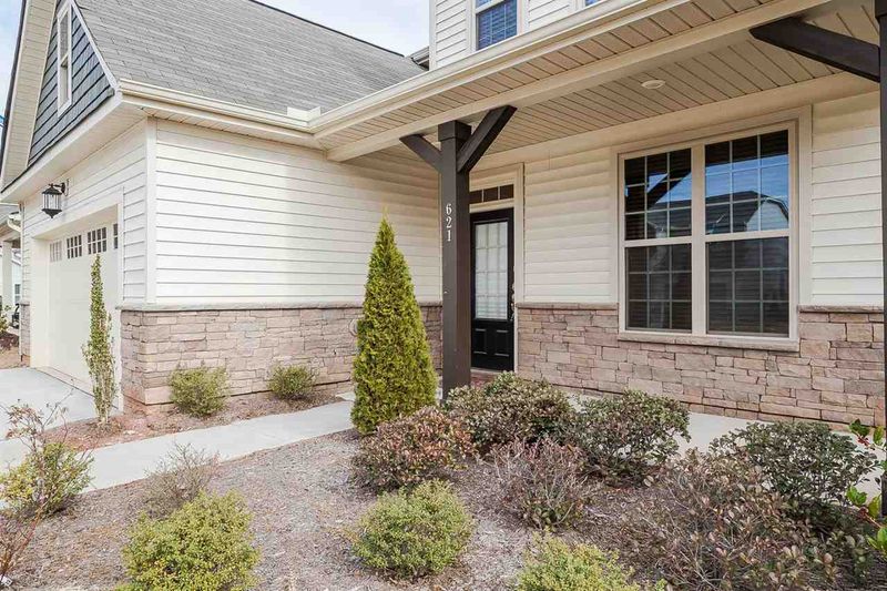 621 Hiddenbrook Dr, Durham, NC 27703