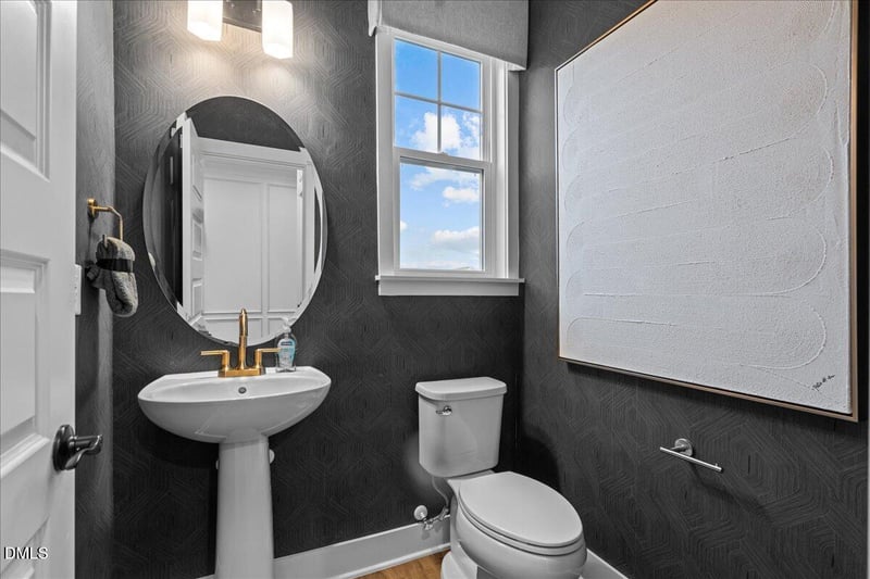 621 Hipwood Dr, Zebulon, NC 27597