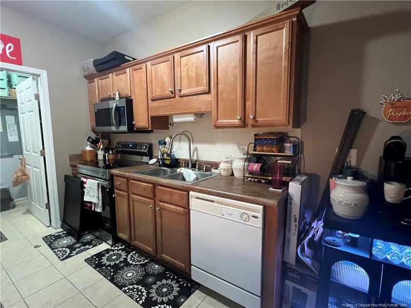 621 Marshtree Ln, Fayetteville, NC 28314